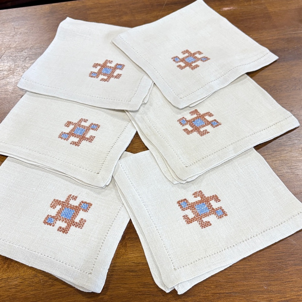 Embroidered Linen Napkin Set